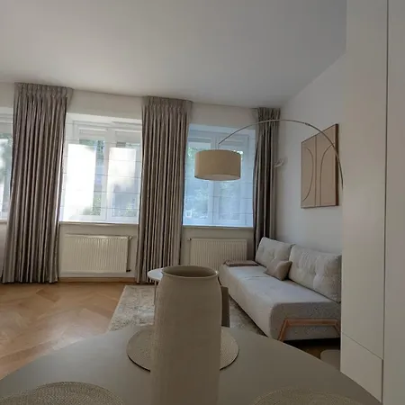Boutique Studio In Saska Kepa - Pge & Francuska * Warszawa