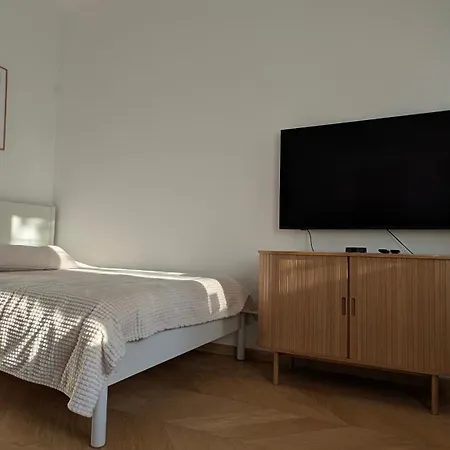 Boutique Studio In Saska Kepa - Pge & Francuska